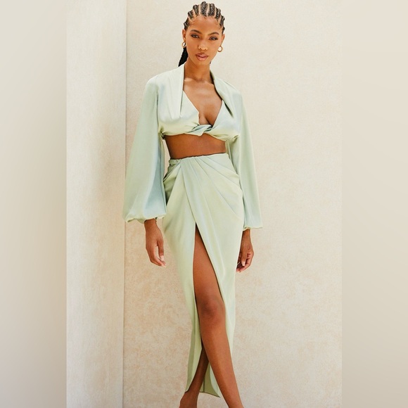 NWT.  Draped High Low Slit Skirt Set In Light Green. - Picture 3 of 6